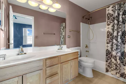 Bath - 5320 Cobblers Xing, Mchenry, IL 60050 photo 2 of 2