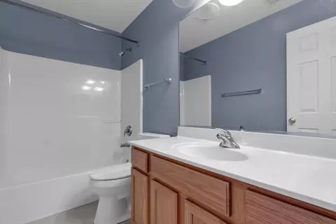Bath - 5320 Cobblers Xing, Mchenry, IL 60050 photo 1 of 2