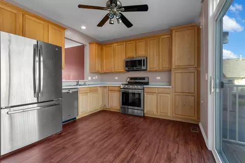 Kitchen - 5320 Cobblers Xing, Mchenry, IL 60050 photo 1 of 2