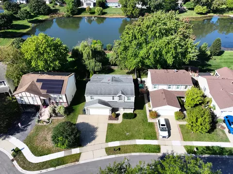 4950 Rochester Dr, Hoffman Estates, IL 60010