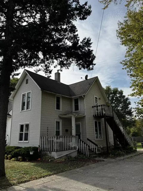 40 S Walkup Ave, Crystal Lake, IL 60014