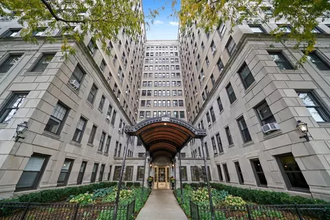 3520 N Lake Shore Dr #4M, Chicago, IL 60657