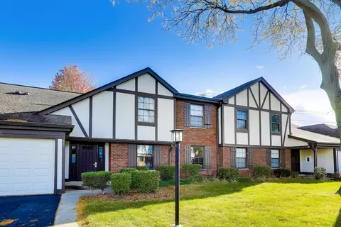 321 Woodbury Ct #D2, Schaumburg, IL 60193