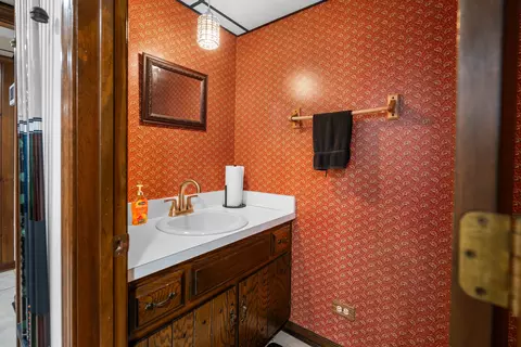 Bath - 3479 Ronald Rd, Crete, IL 60417 photo 4 of 6