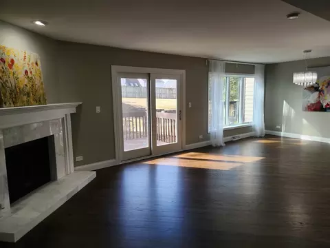 1835 Golf View Dr, Bartlett, IL 60103 photo 3