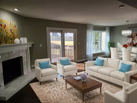 1835 Golf View Dr, Bartlett, IL 60103 photo 2