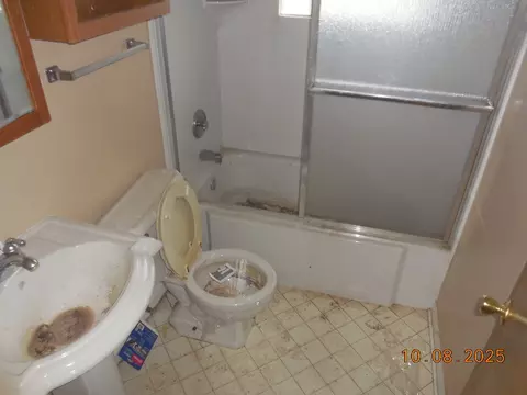 Bath - Undisclosed, Brookfield, IL 60513 photo 2 of 2