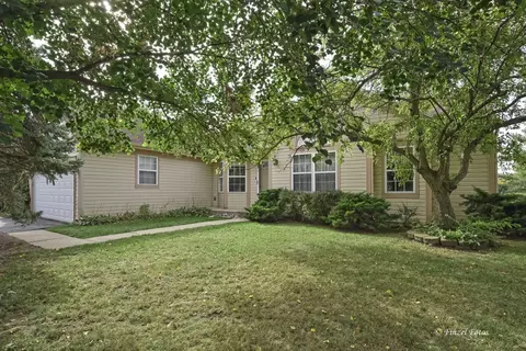 1561 Cumberland Pkwy, Algonquin, IL 60102