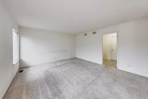 Living - 2922 Discovery Dr, Plainfield, IL 60586 photo 5 of 7