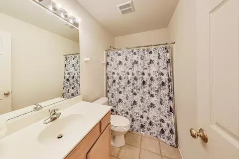 Bath - 2922 Discovery Dr, Plainfield, IL 60586 photo 4 of 4
