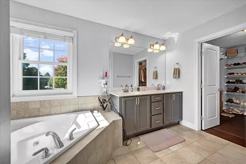 Bath - 1001 Mugho Ct, Normal, IL 61761 photo 2 of 6