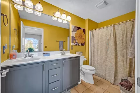Bath - 1001 Mugho Ct, Normal, IL 61761 photo 5 of 6