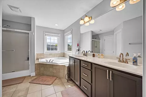 Bath - 1001 Mugho Ct, Normal, IL 61761 photo 3 of 6