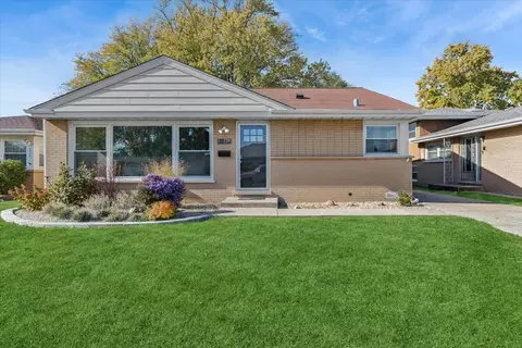 8846 N Ozanam Ave, Niles, IL 60714