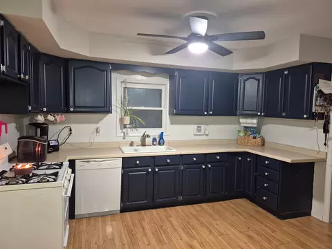 Kitchen - 863 W Williams St, Kankakee, IL 60901 photo 2 of 2