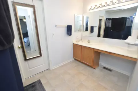 Bath - 1703 Cashel Ln, Mchenry, IL 60050 photo 1 of 3