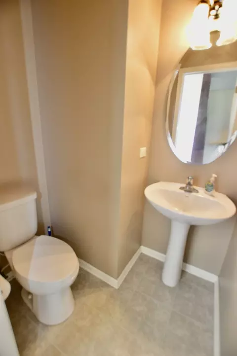 Bath - 1703 Cashel Ln, Mchenry, IL 60050 photo 3 of 3