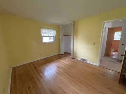 Bedroom - 1372 Algonquin Dr, Elgin, IL 60120 photo 2 of 6