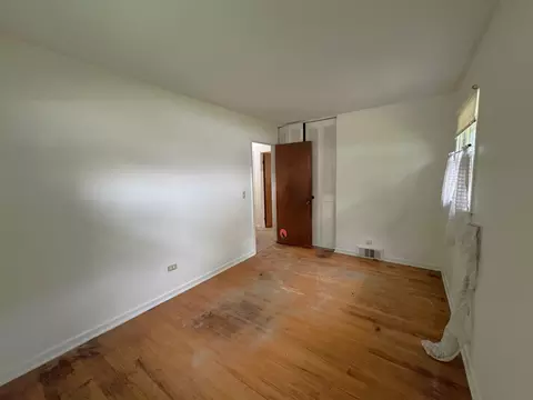 Bedroom - 1372 Algonquin Dr, Elgin, IL 60120 photo 5 of 6