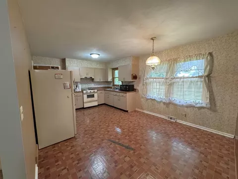 Kitchen - 1372 Algonquin Dr, Elgin, IL 60120 photo 1 of 2
