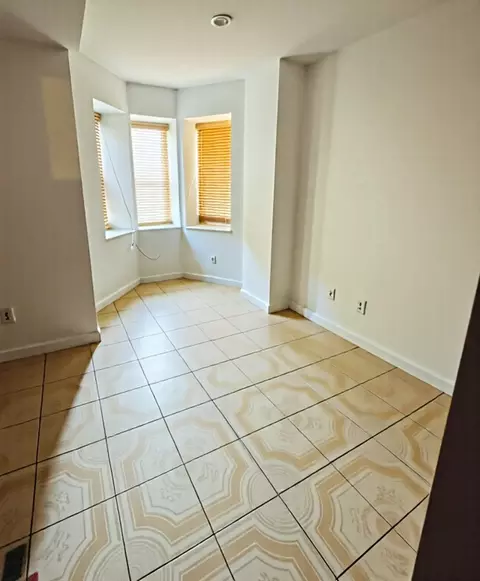 Bedroom - 2058 W Washington Blvd, Chicago, IL 60612 photo 6 of 7
