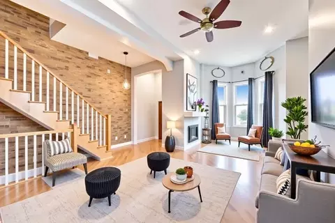 Living - 2058 W Washington Blvd, Chicago, IL 60612 photo 7 of 10