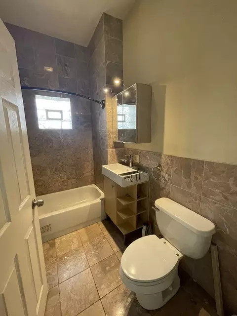 Bath - 2058 W Washington Blvd, Chicago, IL 60612 photo 1 of 4