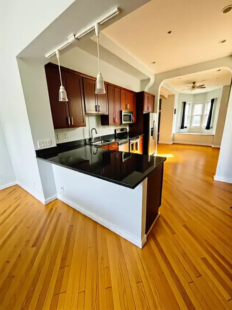 Kitchen - 2058 W Washington Blvd, Chicago, IL 60612 photo 3 of 5
