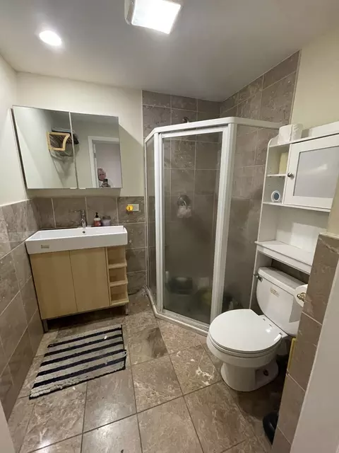 Bath - 2058 W Washington Blvd, Chicago, IL 60612 photo 2 of 4