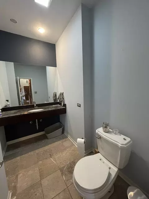 Bath - 2058 W Washington Blvd, Chicago, IL 60612 photo 3 of 4
