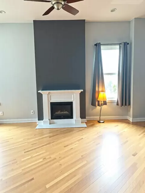 Living - 2058 W Washington Blvd, Chicago, IL 60612 photo 1 of 10