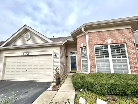 21253 Legion Lake Ct, Crest Hill, IL 60403