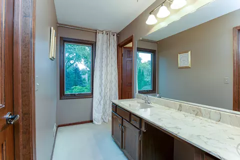 Bath - n675 Herrick Drive, Wheaton, IL 60187 photo 2 of 4
