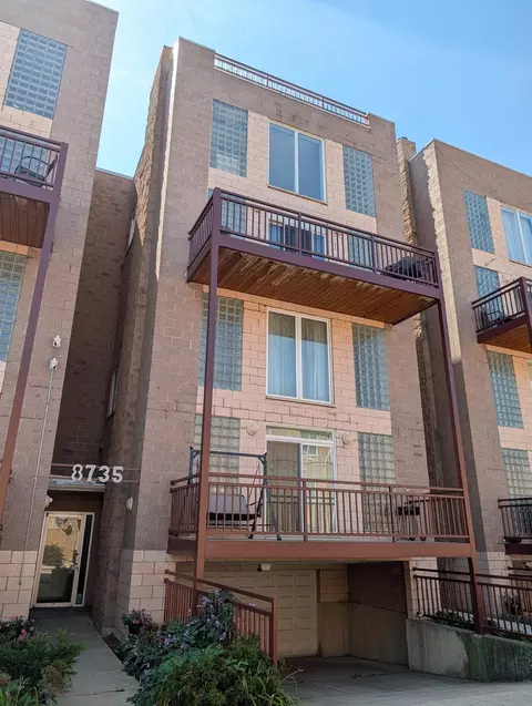 8735 W Catherine Ave #8, Chicago, IL 60656