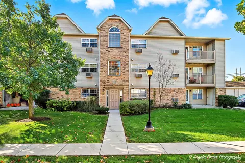 1443 Spring Brook Ct #1C, Round Lake Beach, IL 60073