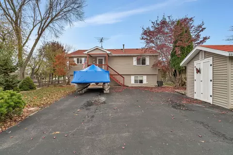 225 Fossil Cove Ln, Wilmington, IL 60481