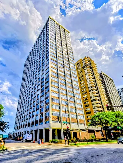 6171 N Sheridan Rd #402, Chicago, IL 60660