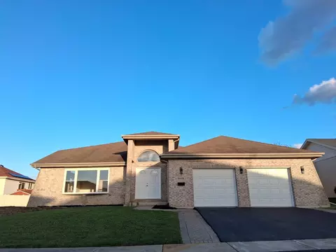19013 Amlin Ln, Country Club Hills, IL 60478