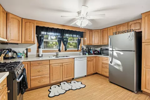 Kitchen - 3514 William St, Steger, IL 60475 photo 1 of 4