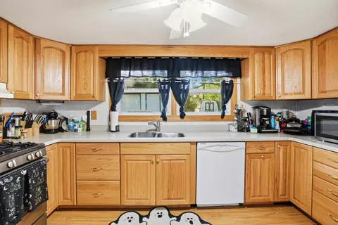 Kitchen - 3514 William St, Steger, IL 60475 photo 2 of 4