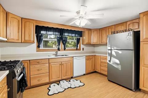 Kitchen - 3514 William St, Steger, IL 60475 photo 4 of 4