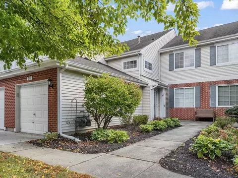 217 Sierra Pass Dr, Schaumburg, IL 60194