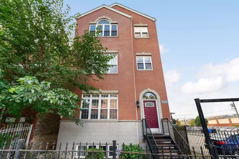 3113 W Warren Blvd #401, Chicago, IL 60612