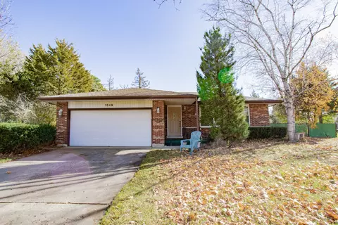 1849 W Spring Ridge Dr, Arlington Heights, IL 60004