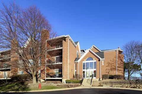 91 Hunt Club Dr #91, Saint Charles, IL 60174