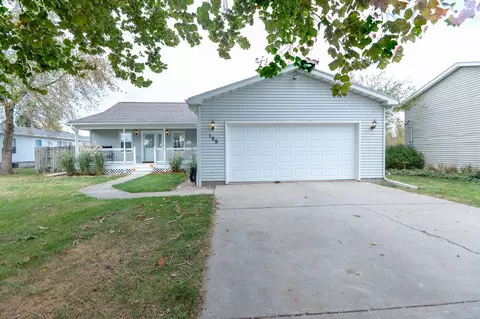 155 E Clay St, El Paso, IL 61738