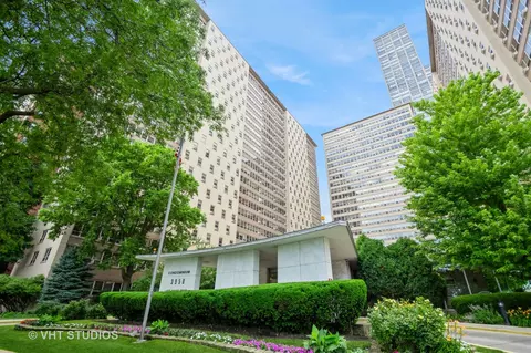 3950 N Lake Shore Dr #1511, Chicago, IL 60613