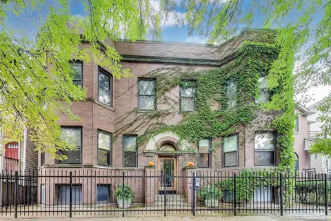 1737 W Barry Ave #A, Chicago, IL 60657