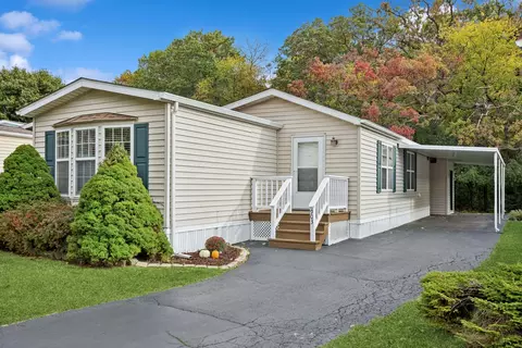 903 Crookedstick Ct, Crystal Lake, IL 60014