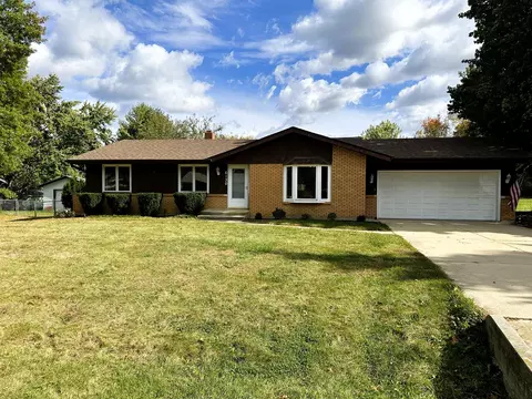 6130 Lockwood Dr, Rockford, IL 61109